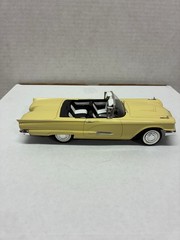 VINTAGE AMT 1/25 1959 FORD T-BIRD CONV. PRO BUILT & FINISHED IN CASINO CREAM