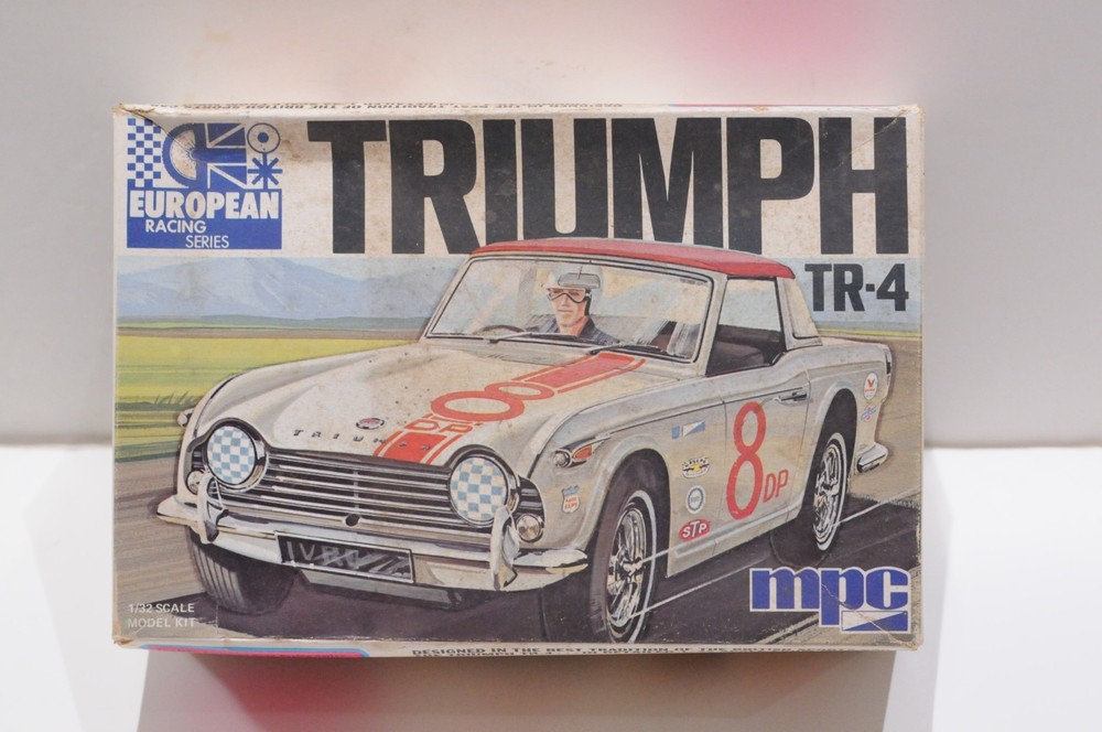 MPC TRIUMPH TR-4 SCALE 1:32 PLASTIC MODEL KIT 2-1016