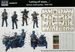 1/35 German Motorcyclists WW 2 “Letting off steam…” Master Box 3539 Model kit