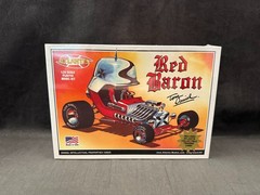 Atlantis Tom Daniel “Red Baron” w/Trading Card 1:24 SC Plastic Model Kit M6740