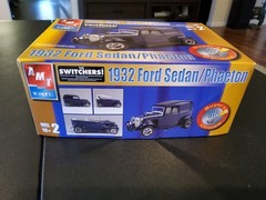 AMT – 1932 Ford Sedan/Phaeton Car Model Kit- 1/25 Scale