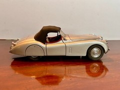 Franklin Mint 1952 Jaguar XK120 Diecast Model Car 1:24 *With Display Case*