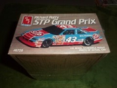 AMT ERTL 6728, 1/25 RICHARD PETTY STP GRAND PRIX PLASTIC MODEL KIT
