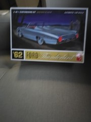 AMT ’62 FORD THUNDERBIRD MODEL KIT #682 1/25 SCALE