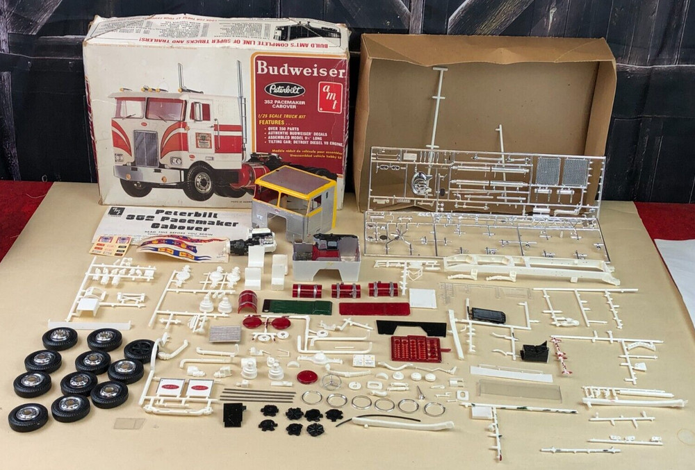 AMT Peterbilt 1:25 BUDWEISER 352 PACEMAKER CABOVER Truck Kit T551 ~Started AS-IS