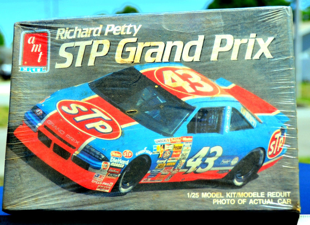 AMT ERTL 1990 Richard Petty STP Grand Prix 1/25 Model Kit #6728 – Never Opened