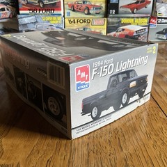 AMT Ertl 6153 1/25 Scale 1994 Ford F-150 Lightning Pickup Plastic Model Kit