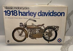 Entex 8483 1918 Harley Davidson 18F Classic Motorcycle Model Kit 1/16 Complete