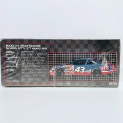 1990 AMT #43 Richard Petty STP Grand Prix 1/25 Scale Model Kit #6728-SEALED BOX