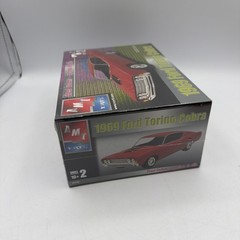 AMT 31745 1969 FORD TORINO COBRA W/NASCAR PARTS 1/25 Model Car Mountain FS