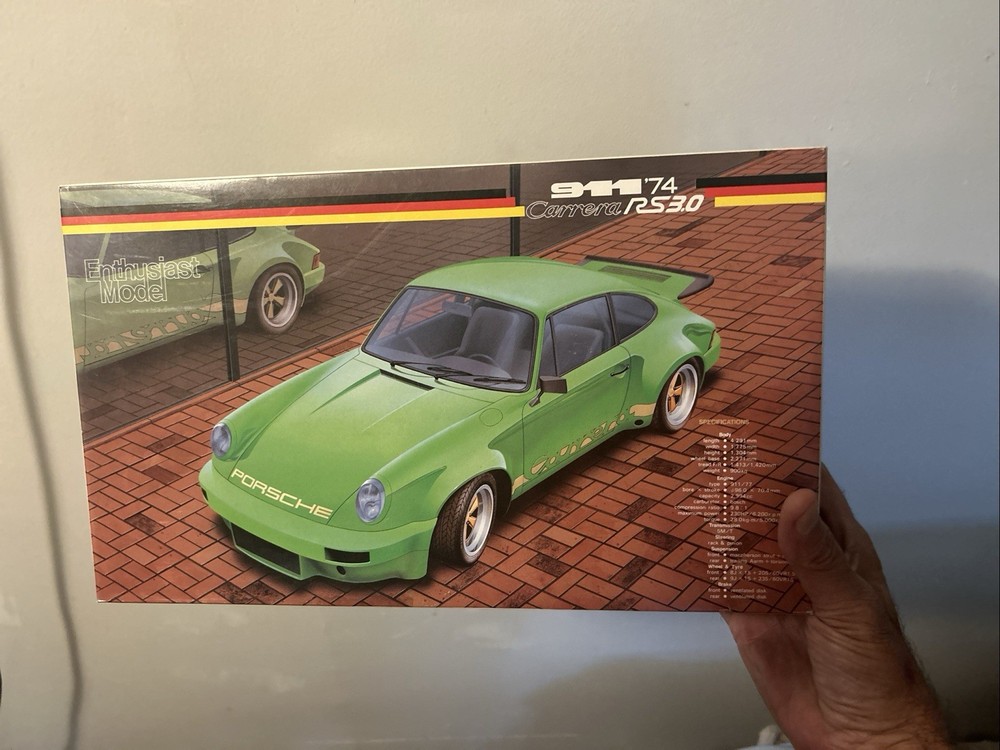 Fujimi 1/24 ’74 Porsche 911 Carrera RS 3.0 Enthusiast Model Kit