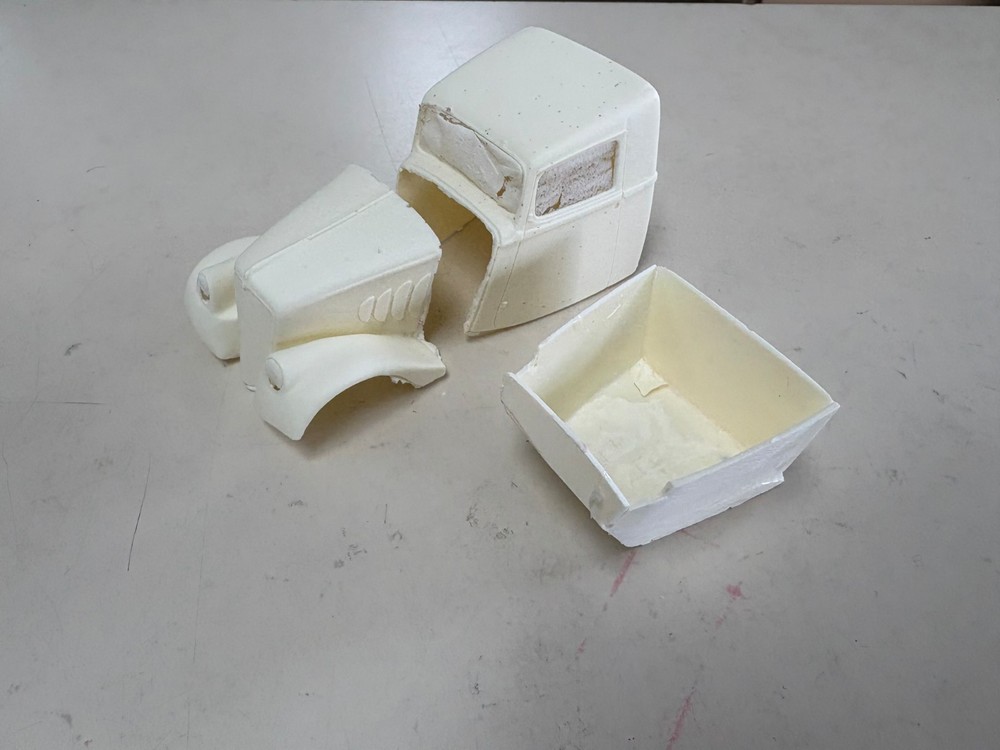 Vics Resins 1933 Willys Cab 1/25 resin body