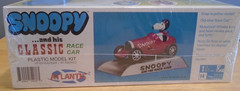 ATLANTIS #M6894 SNAP TOGETHER SNOOPY AND HIS CLASSIC RACE CAR NEW IN DAMAGED BOX
