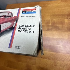 MONOGRAM ’57 Chevy Corvette Model Kit 1/24 2227 Open Box Complete Kit Pre-owned