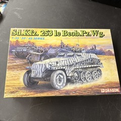 Dragon 6140 Sd. Kfz. 253 le Beob.Pz.Wg 1/35 Model Kit NEW