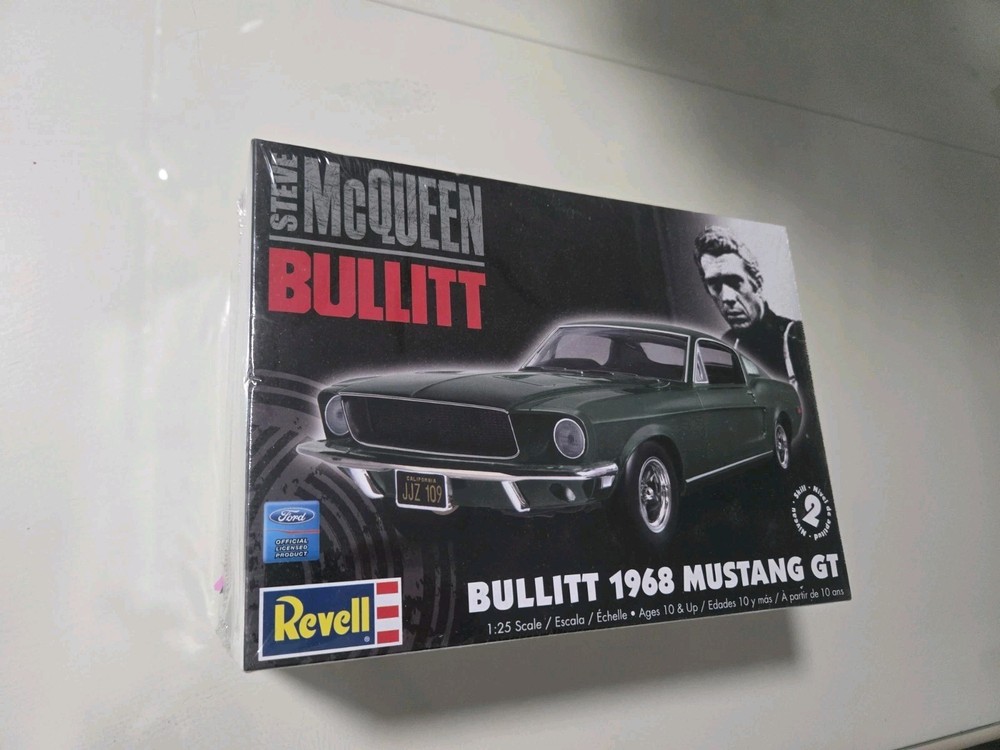 REVELL STEVE MCQUEEN BULLITT 1968 MUSTANG GT MODELING KIT #85-4233 NEW & SEALED