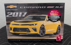 AMT 2017 CHEVROLET CAMARO SS 1LE 1/25 Model Kit Car AMT1074 NEW IN SEALED BOX