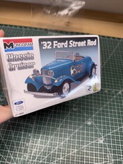 Monogram Classic Cruiser ’32 Ford Street Rod 1:24 Scale Model Car Kit Level 4