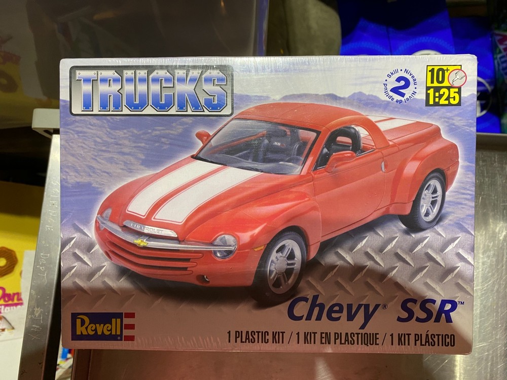 Revell 1/25 Chevy SSR Pickup