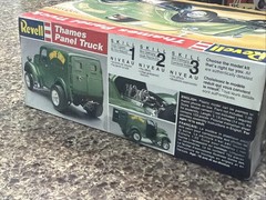 REVELL THAMES PANEL TRUCK WITH DETAIL PARTS NEW INSIDE KIT! CIRCA 1995!! VMCP!