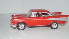 VINTAGE 1957 RED CHEVROLET CHEVY BELAIR PLASTIC MODEL CAR 1/25 SCALE
