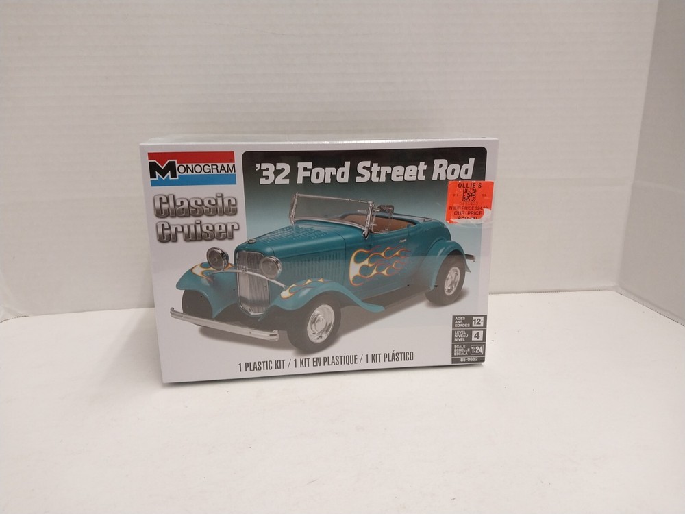 MONOGRAM 1:24 SCALE CLASSIC CRUISER ” 1932 FORD STREET ROD ” PLASTIC KIT 85-0882