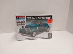 MONOGRAM 1:24 SCALE CLASSIC CRUISER ” 1932 FORD STREET ROD ” PLASTIC KIT 85-0882