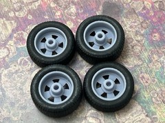 1/24 Scale: 17-inch “Daisy” wheels W/ Wide Rear Tires; Resin 1/25