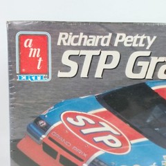 1990 AMT #43 Richard Petty STP Grand Prix 1/25 Scale Model Kit #6728-SEALED BOX