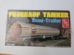 AMT Fruehauf Tanker Gulf Semi Trailer – Plastic Model Kit – 1/25 Scale SEALED