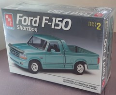 1992 Ford F-150 Shortbox Pickup Vintage AMT Model Truck Kit 1:25 Sealed Perfect!