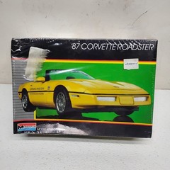 Monogram ’87 Corvette Roadster 1:24 Model Kit New Sealed Box