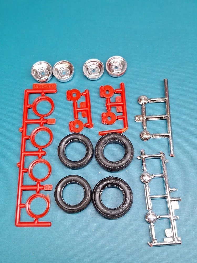 Revell AMT Ertl Monogram MPC 1/24 Model Part 1932 Ford Wheels & Tires Custom