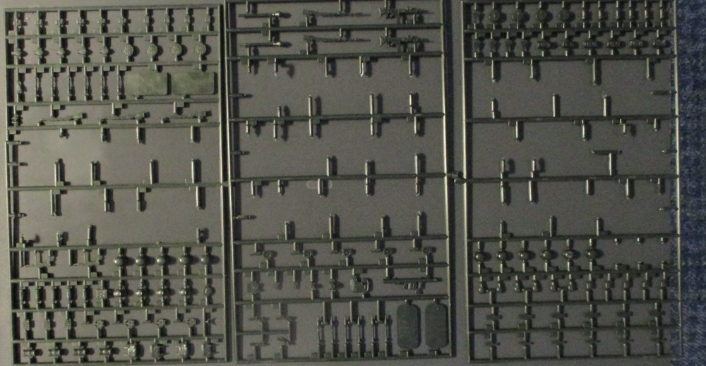 1/35th Scale Detail Parts – tools and weapons – Parts Lot 456