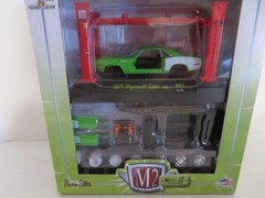 M2 Machines R01 1971 Plymouth Cuda 440 Green Model Kit 1:64 2014 MISB