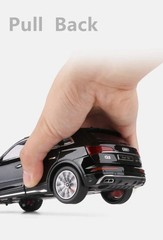 1:24 Scale AUDI Q5 Alloy Diecast Model Car – SUV Toy Vehicle with Sound & Light