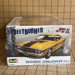 NEW Revell Street Burner ’70 Dodge Challenger 2n1 RT/TA Sealed Box 1:25 Kit 4213
