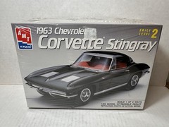 AMT 1963 Chevrolet Corvette Stingray 1:25 Model Kit #6520 1989 NEW SEALED