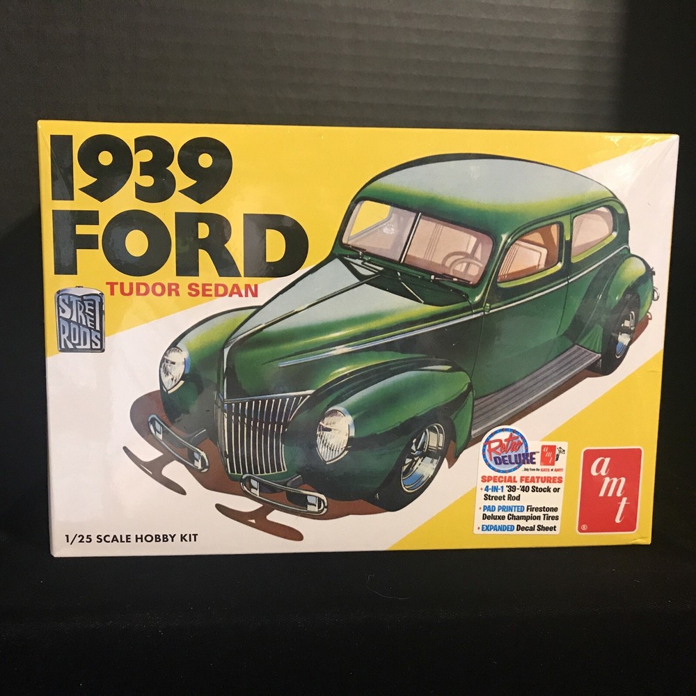 AMT 1434/12 1939 FORD TUDOR SEDAN MODEL KIT-NIB-1/25 SCALE