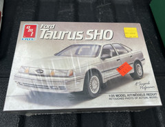 AMT Ertl Ford Taurus SHO 1:25 Scale Unassembled Model Kit ERT-6265