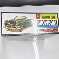 AMT 1950 Ford Convertible Showboat Hot Rod 1:25 Unassembled Plastic Model Kit