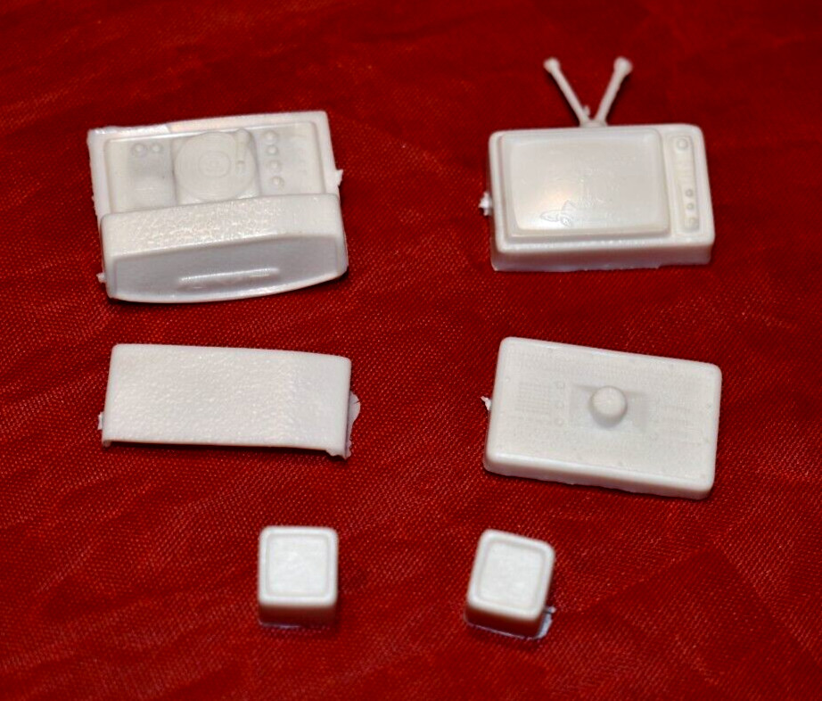 AMT 60’s Style Car TV and Stereo 1/25