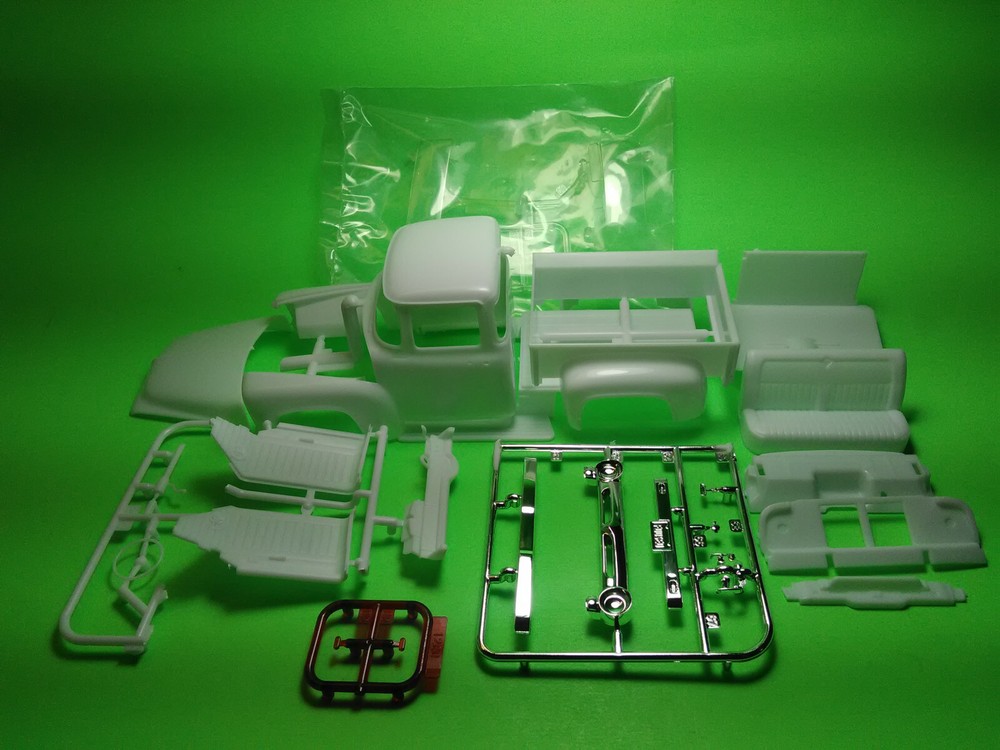56 1956 Foose Ford FD-100 Pickup Truck 1/25 Body Cab Bed Glass Bumpers Interior