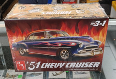 AMT1556 1/25 ’51 CHEVY CRUISER – SEALED