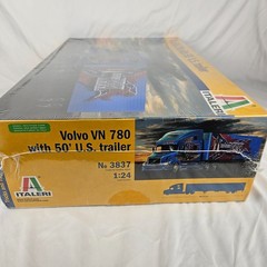 Rare Italeri Volvo VN 780 w/ 50′ US Trailer 1/24 Scale Plastic Model Kit
