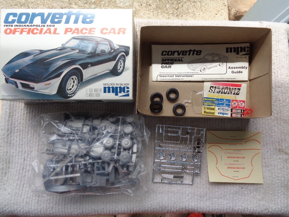 MPC #1-3710 Corvette 1978 Indianapolis 500 Pace Car 1/25 Scale Unbuilt Model Kit