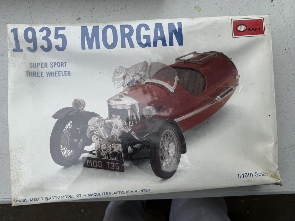 Academy Minicraft 1935 Morgan Super Sport Three-Wheeler “Mog” Opened 1/16 kit