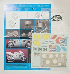FUJIMI 1/12 Suzuki RGV-Γ (XR74) 1988 Team Pepsi Suzuki BK-13 scale model kit