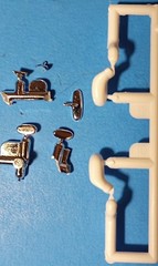 04-06 CHEVY SSR TRUCK HEADLIGHTS MIRRORS – REVELL 7691 – MODEL CAR KIT PARTS LOT