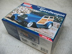 1/25 1932 FORD DAN FINK’S “SPEEDWAGON” MONOGRAM WHITE MODEL KIT-MIB